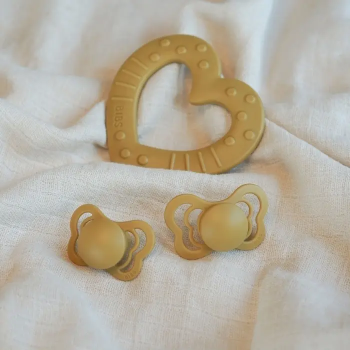 Прорезыватель грызунок BIBS Baby Bitie Heart Mustard