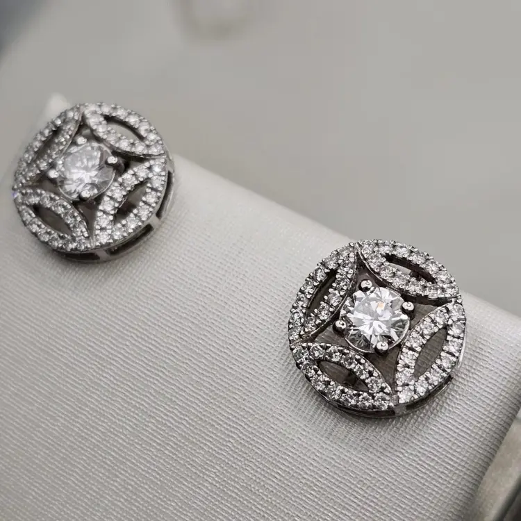 Серьги Deimantas 121712222 вес 3.17 г золото, бриллиант выращенный купить,NaN