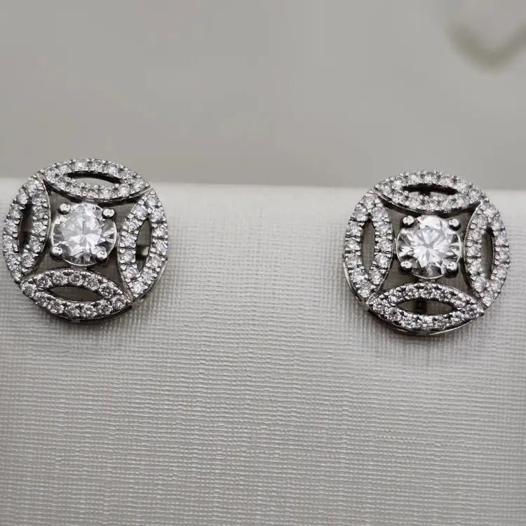 Серьги Deimantas 121712222 вес 3.17 г золото, бриллиант выращенный купить,NaN