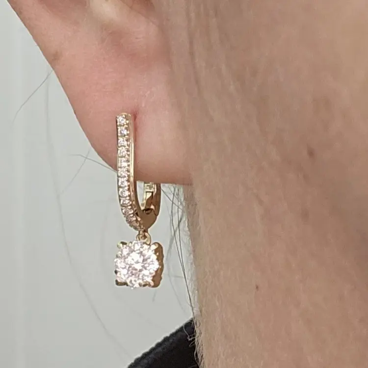 Серьги Deimantas 119591770 вес 2.92 г золото, бриллиант купить,NaN