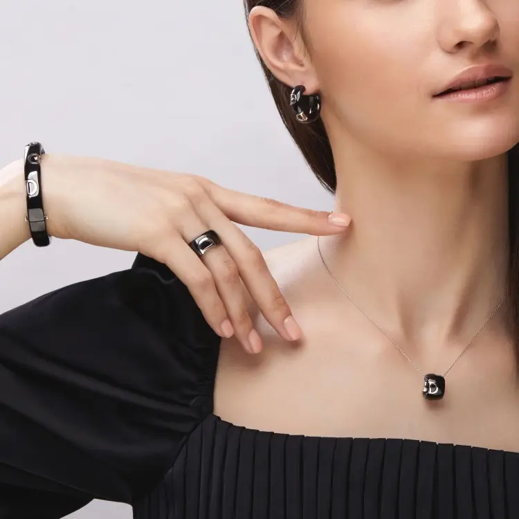 Серьги Damiani 20059340 вес 2.5 г золото, бриллиант, керамика купить,1402000