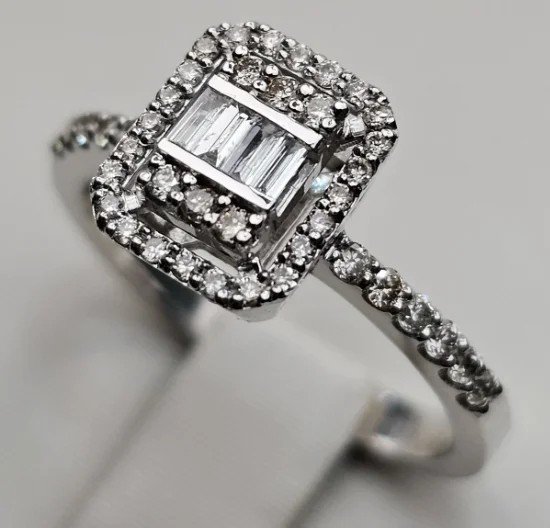 Комплект Deimantas 112108095 17р 0,57ct 1,11ct. купить,NaN