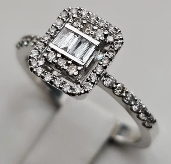 Комплект Deimantas 112108095 17р 0,57ct 1,11ct. купить,NaN