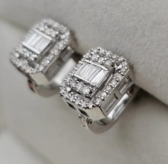 Комплект Deimantas 112108095 17р 0,57ct 1,11ct. купить,NaN