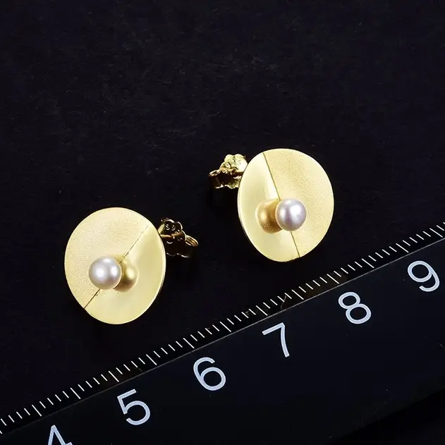 Серьги Deimantas 123948554 вес 2.2 г серебро, жемчуг купить,NaN