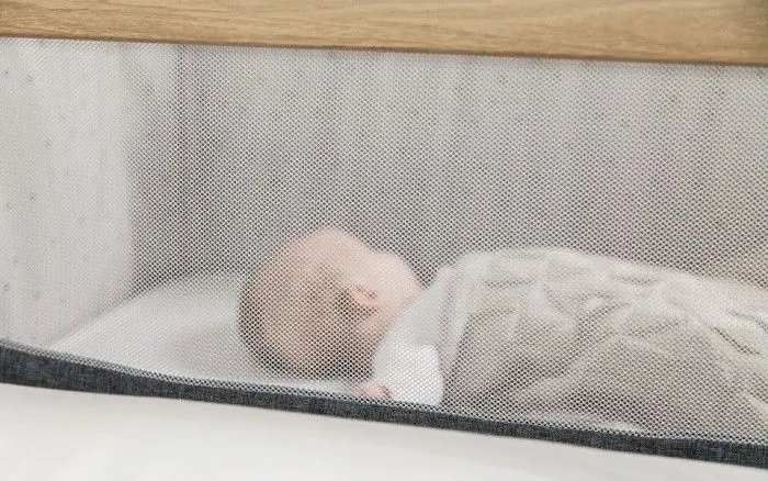 Приставная кровать Tutti Bambini Cozee, для детей от 0 до 6 мес. продольный маятниковый механизм