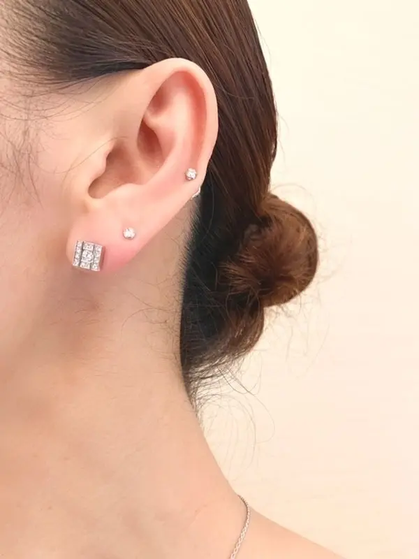 Серьги Damiani 14494 вес 4 г золото, бриллиант купить,NaN