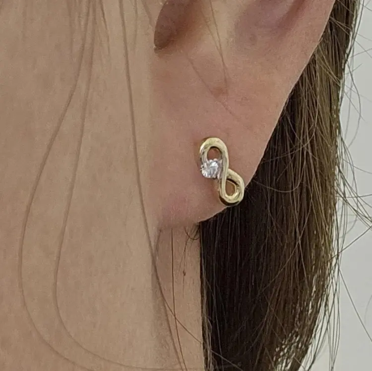 Серьги Deimantas 119986571 вес 1.03 г золото, бриллиант купить,NaN