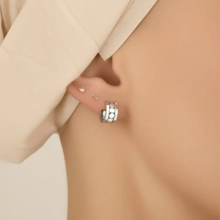 Серьги Damiani 20094035 вес 6.3 г золото, без вставок купить,NaN