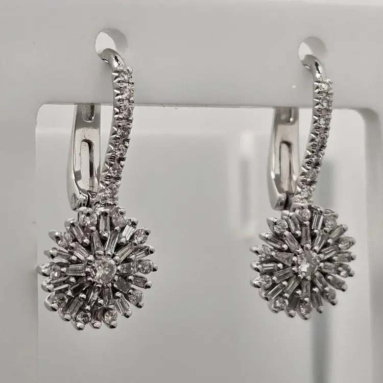 Серьги Deimantas 117308103 вес 4.04 г золото, бриллиант купить,NaN
