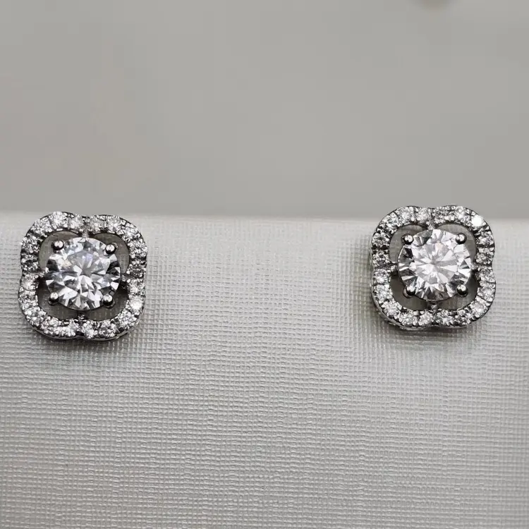 Серьги Deimantas 121711934 вес 2.53 г золото, бриллиант выращенный купить,NaN