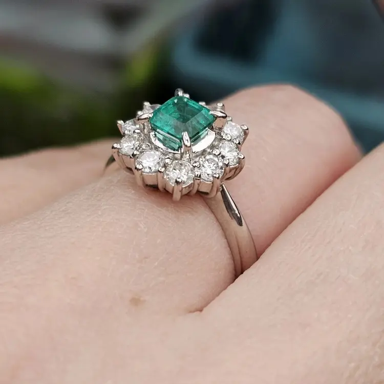 Deimantas 122601885 размер 16.5 вес 4.1 г платина, бриллиант, изумруд купить,NaN