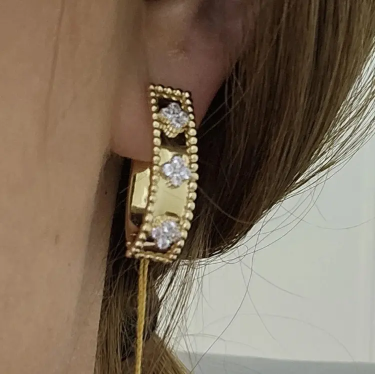 Серьги Deimantas 116265775 вес 5.99 г золото, фианит купить,NaN