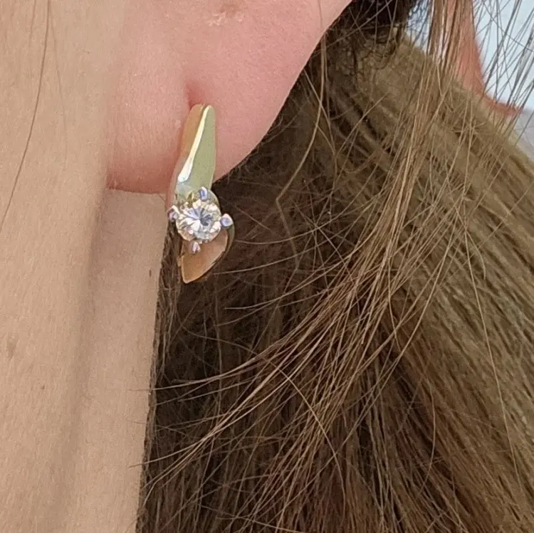 Серьги Deimantas 116364760 вес 4.17 г золото, бриллиант купить,NaN