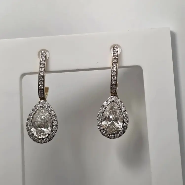 Серьги Deimantas 122634900 вес 3.42 г золото, бриллиант выращенный купить,NaN