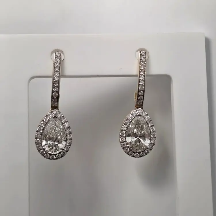 Серьги Deimantas 122634900 вес 3.42 г золото, бриллиант выращенный купить,NaN
