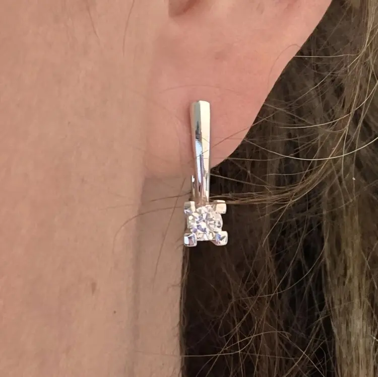 Серьги Deimantas 124321224 вес 3.65 г золото, бриллиант купить,NaN