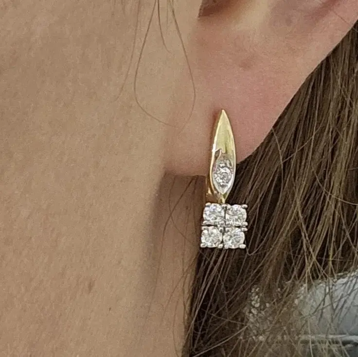 Серьги Deimantas 117311120 вес 3.25 г золото, бриллиант купить,NaN