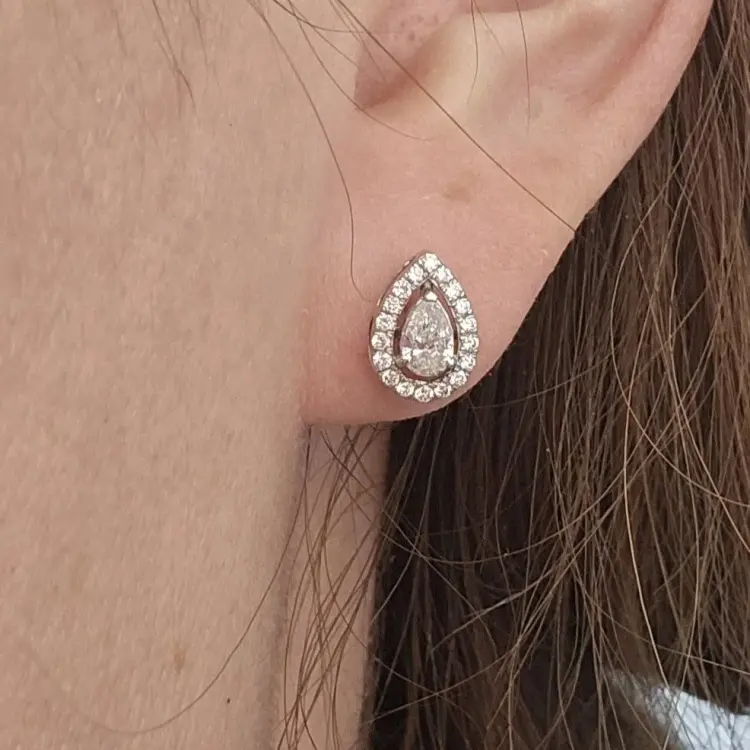 Серьги Deimantas 122544613 вес 1.72 г золото, бриллиант выращенный купить,NaN