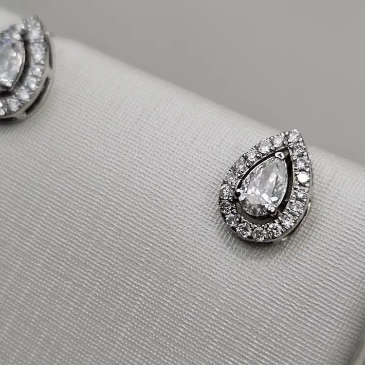 Серьги Deimantas 122544613 вес 1.72 г золото, бриллиант выращенный купить,NaN