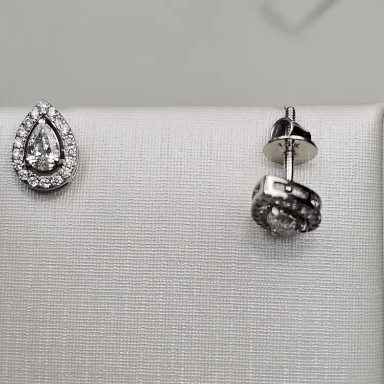 Серьги Deimantas 122544613 вес 1.72 г золото, бриллиант выращенный купить,NaN