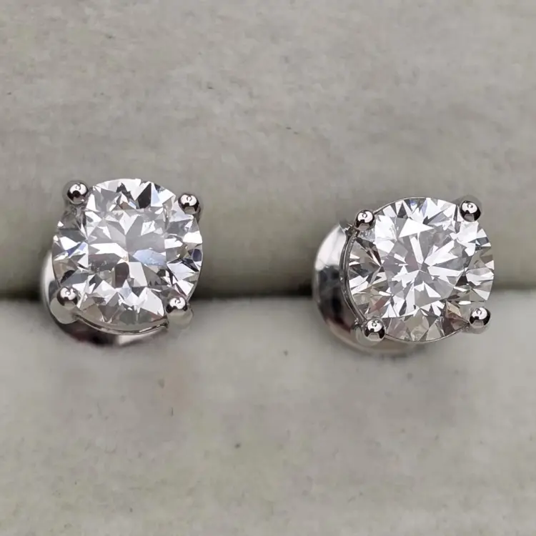 Серьги Deimantas 122634738 вес 3.88 г золото, бриллиант выращенный купить,NaN