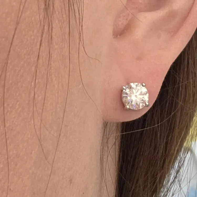 Серьги Deimantas 122634738 вес 3.88 г золото, бриллиант выращенный купить,NaN