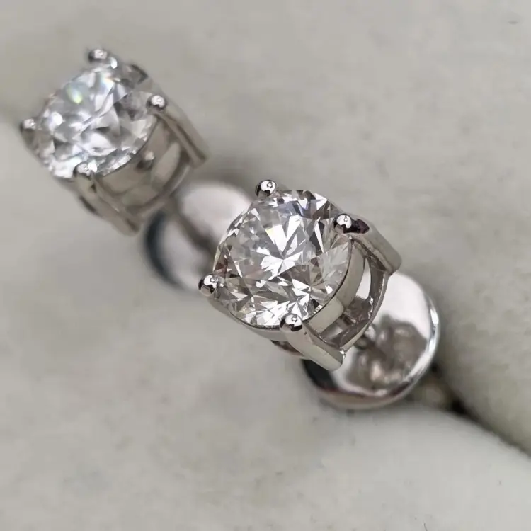 Серьги Deimantas 122634738 вес 3.88 г золото, бриллиант выращенный купить,NaN