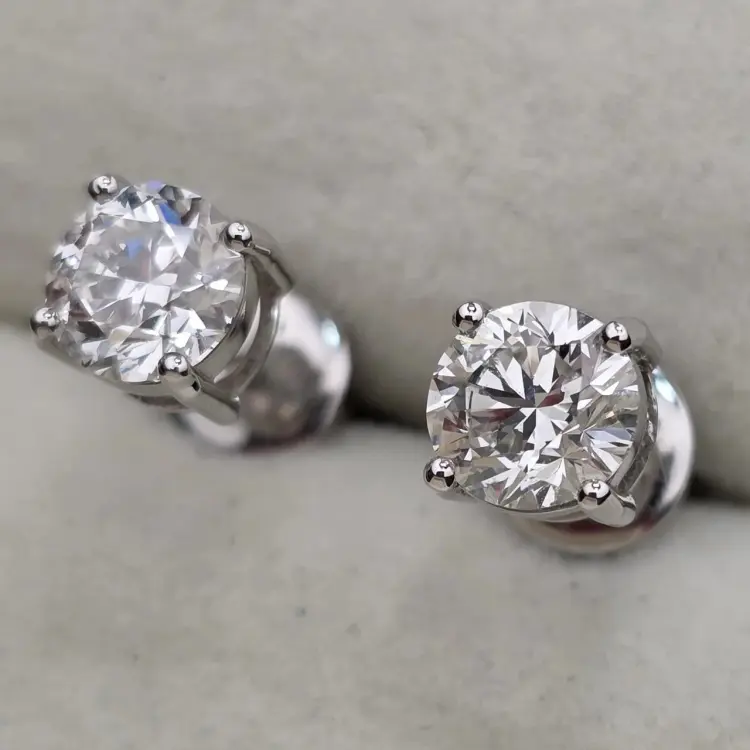 Серьги Deimantas 122634738 вес 3.88 г золото, бриллиант выращенный купить,NaN