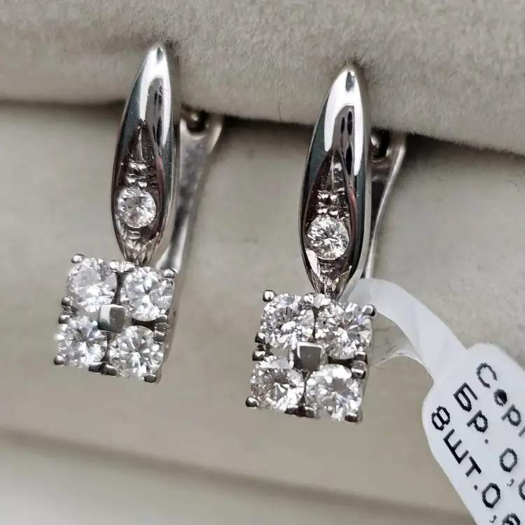 Серьги Deimantas 117308120 вес 3.25 г золото, бриллиант купить,NaN