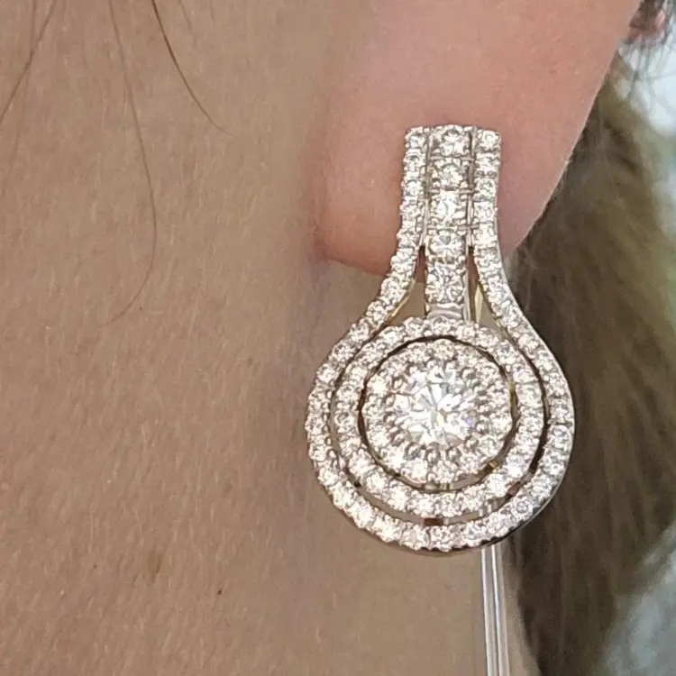 Серьги Deimantas 117310322 вес 8.68 г золото, бриллиант купить,NaN