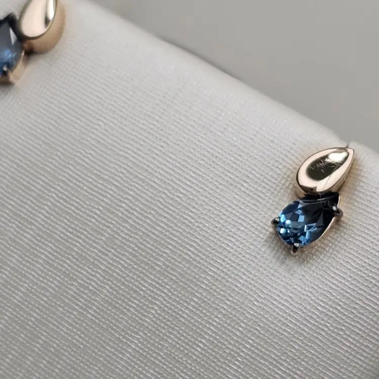 Серьги Deimantas 119849995 вес 1.22 г золото, топаз купить,NaN