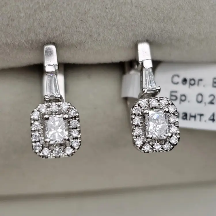 Серьги Deimantas 117308212 вес 3.83 г золото, бриллиант купить,NaN