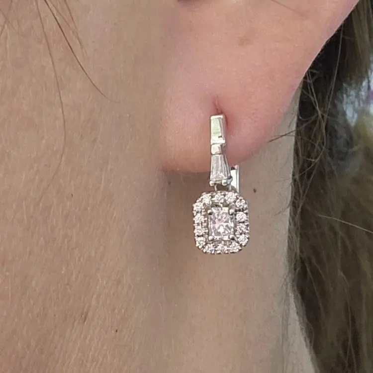 Серьги Deimantas 117308212 вес 3.83 г золото, бриллиант купить,NaN