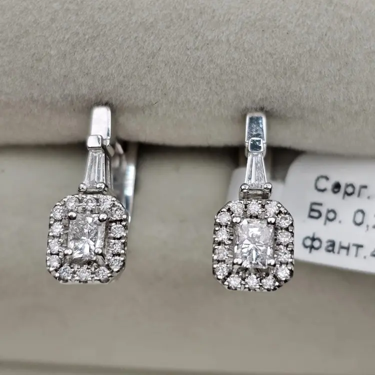 Серьги Deimantas 117308212 вес 3.83 г золото, бриллиант купить,NaN