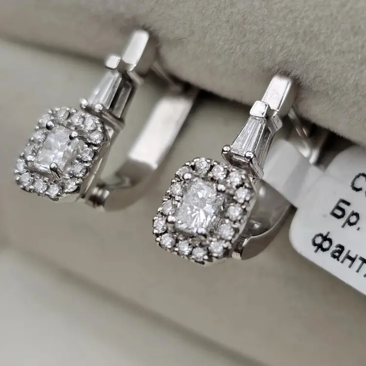 Серьги Deimantas 117308212 вес 3.83 г золото, бриллиант купить,NaN