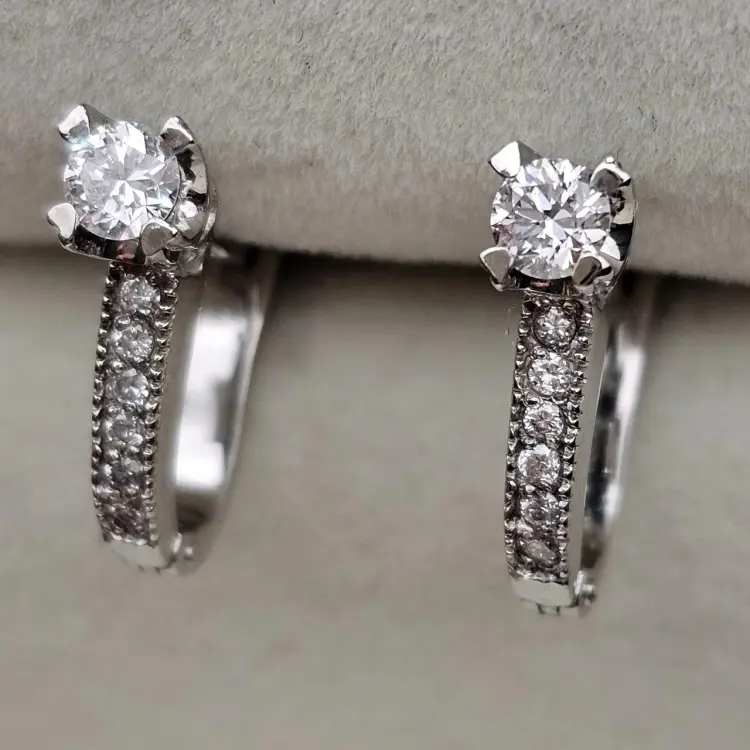 Серьги Deimantas 119986511 вес 3.1 г золото, бриллиант купить,NaN