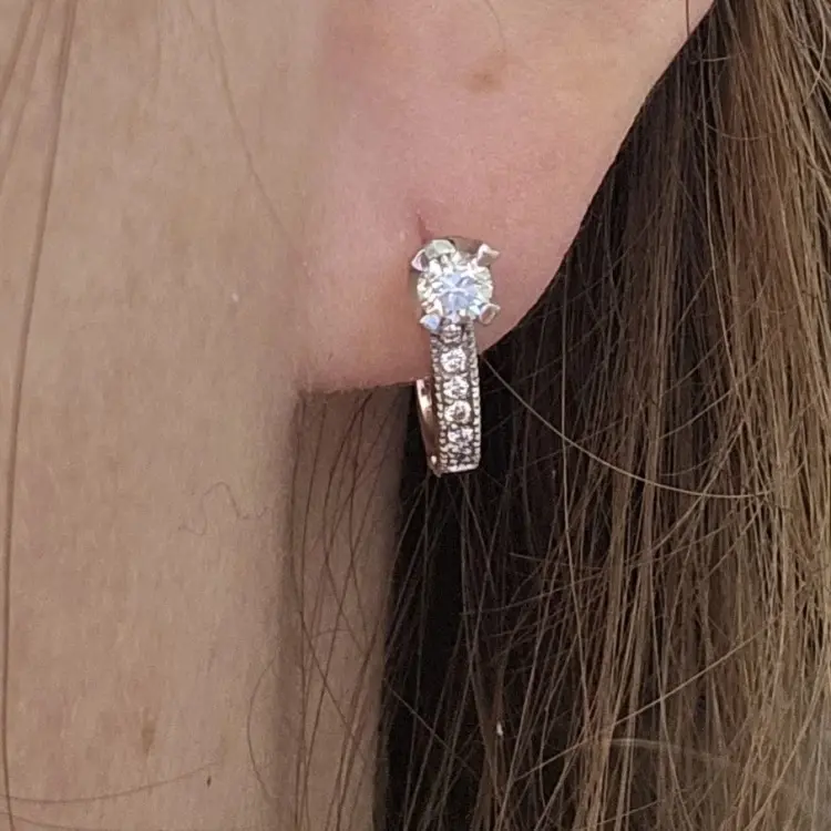 Серьги Deimantas 119986511 вес 3.1 г золото, бриллиант купить,NaN