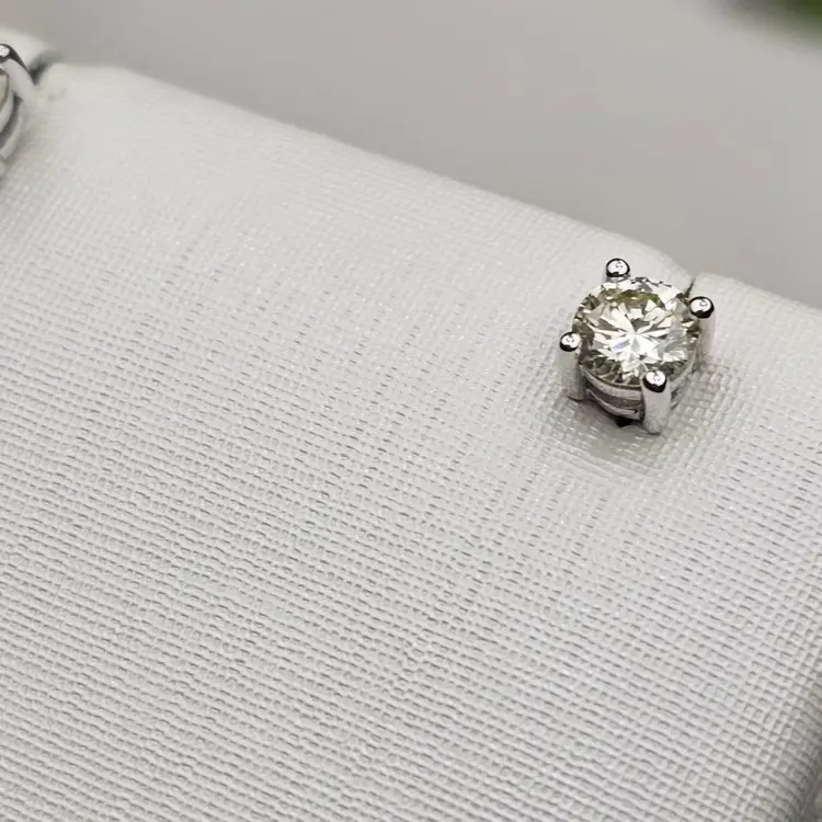Серьги Deimantas 116299536 вес 2.01 г золото, бриллиант купить,NaN