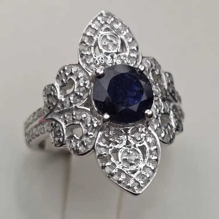 Deimantas 125636571 размер 17 вес 5.3 г серебро, сапфир купить,NaN