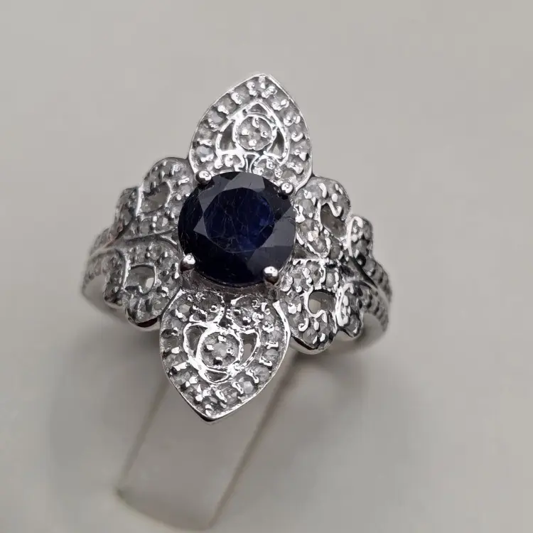 Deimantas 125636571 размер 17 вес 5.3 г серебро, сапфир купить,NaN