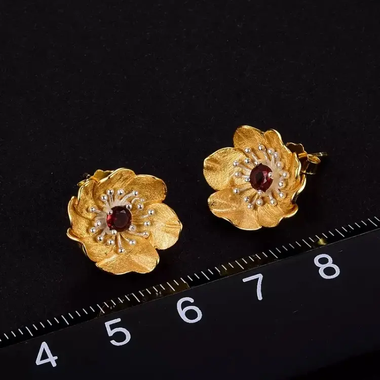 Серьги Deimantas 123937993 вес 3.23 г серебро, гранат купить,NaN