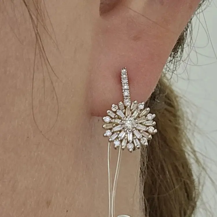 Серьги Deimantas 117310587 вес 3.91 г золото, бриллиант купить,NaN