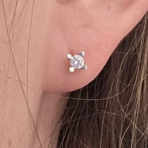 Серьги Deimantas 124641713 вес 1.91 г золото, фианит купить,NaN