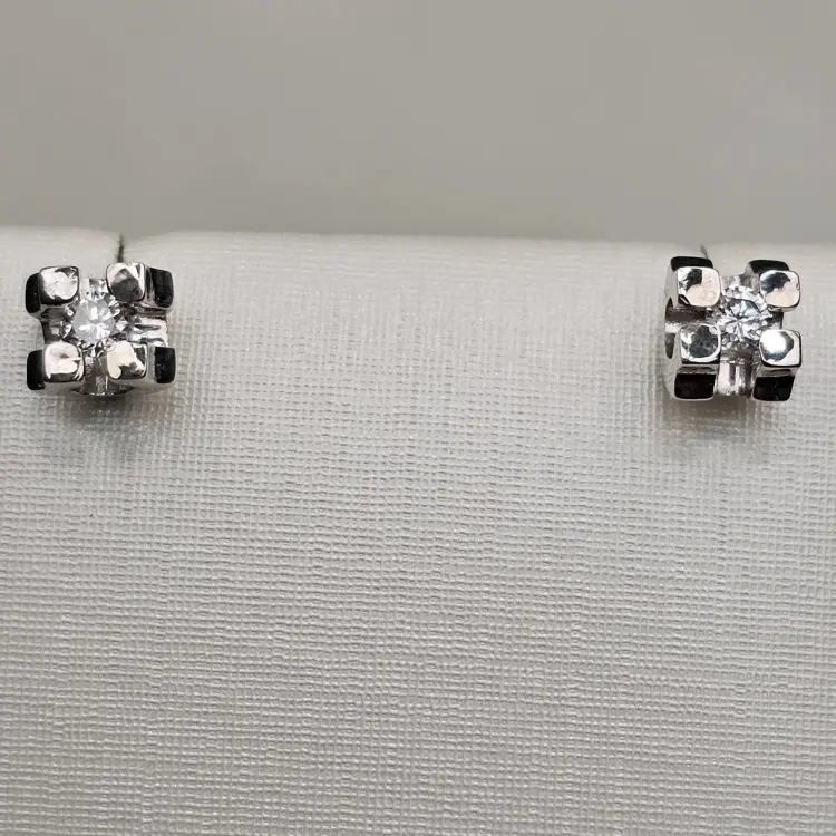 Серьги Deimantas 120037059 вес 2.39 г золото, бриллиант купить,NaN