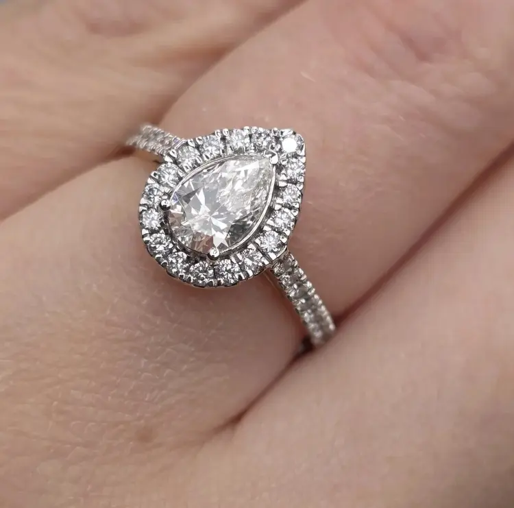 Deimantas 122729787Золотой набор 585 с Lab бриллиантами (кольцо Груша 0.68Ct/ 0.45Ct VS1/F 16.5p, серьги Груша 1.03Ct VS2/F 0.44Ct VS1/F) вес 5.71 г золото, бриллиант выращенный купить,NaN