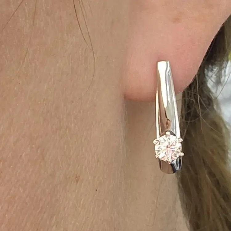 Серьги Deimantas 117308249 вес 6.53 г золото, бриллиант купить,NaN