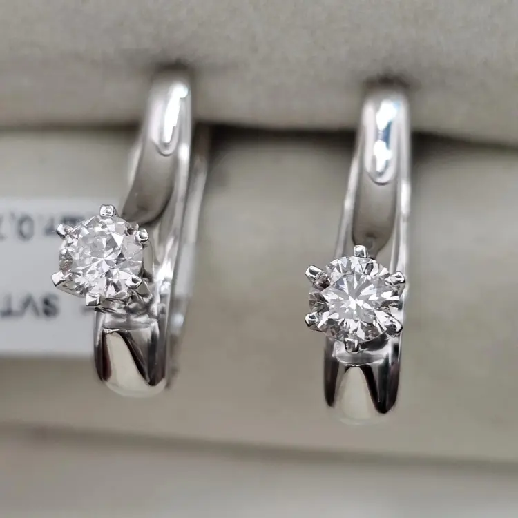 Серьги Deimantas 117308249 вес 6.53 г золото, бриллиант купить,NaN