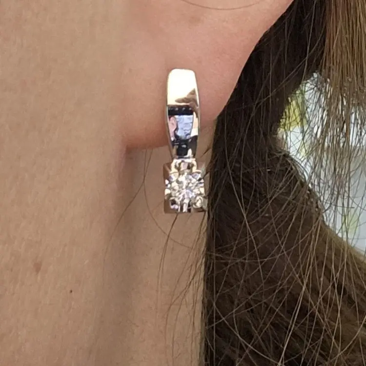 Серьги Deimantas 120037094 вес 3.43 г золото, бриллиант купить,NaN