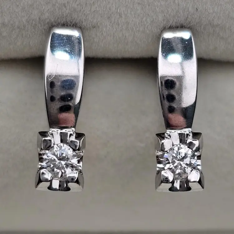 Серьги Deimantas 120037094 вес 3.43 г золото, бриллиант купить,NaN